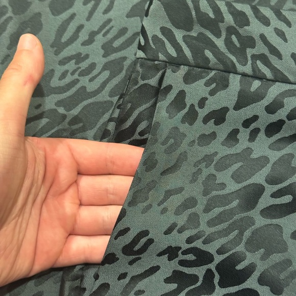 NWOT Equipment Femme Chic Animal Print Wide-Leg Trousers - Picture 9 of 10